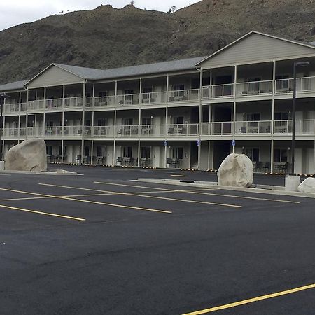 Yellowstone Big Rock Inn Gardiner Exterior photo